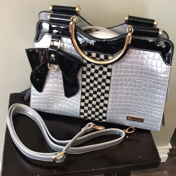 Julia & MICHAEL Stylish Patent Leather Handbag with detachable Shoulder Strap. - Picture 2 of 16